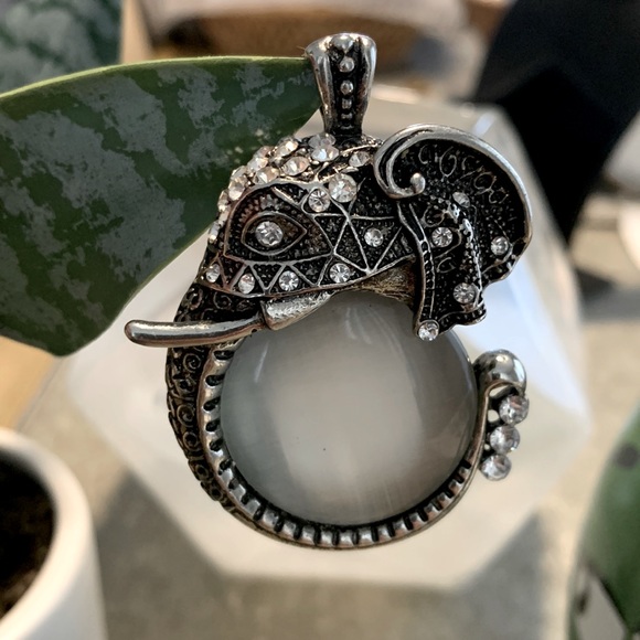 Crystal elephant pendant - Picture 1 of 4